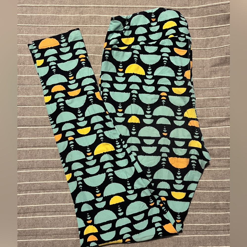 ❌sold❌ be LulaRoe leggings art deco print teal yellow Tall & Curvy